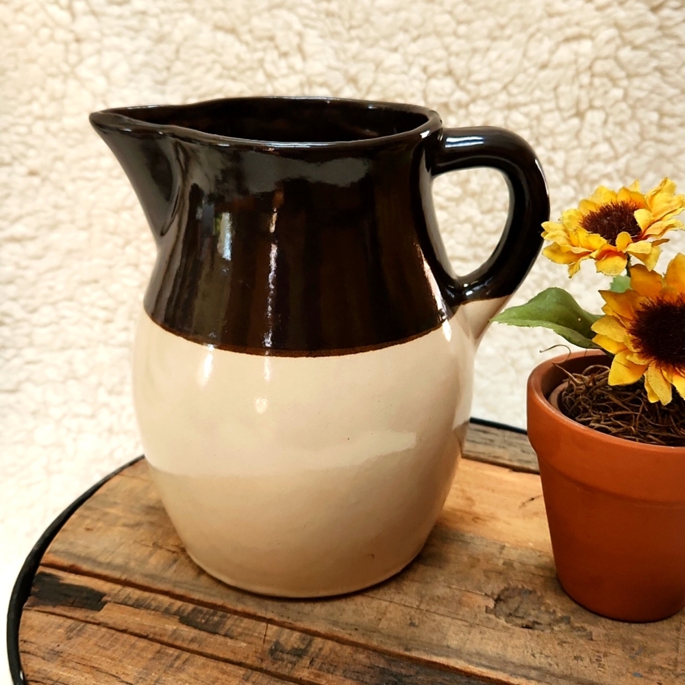 Roseville USA R.R.P. Pitcher